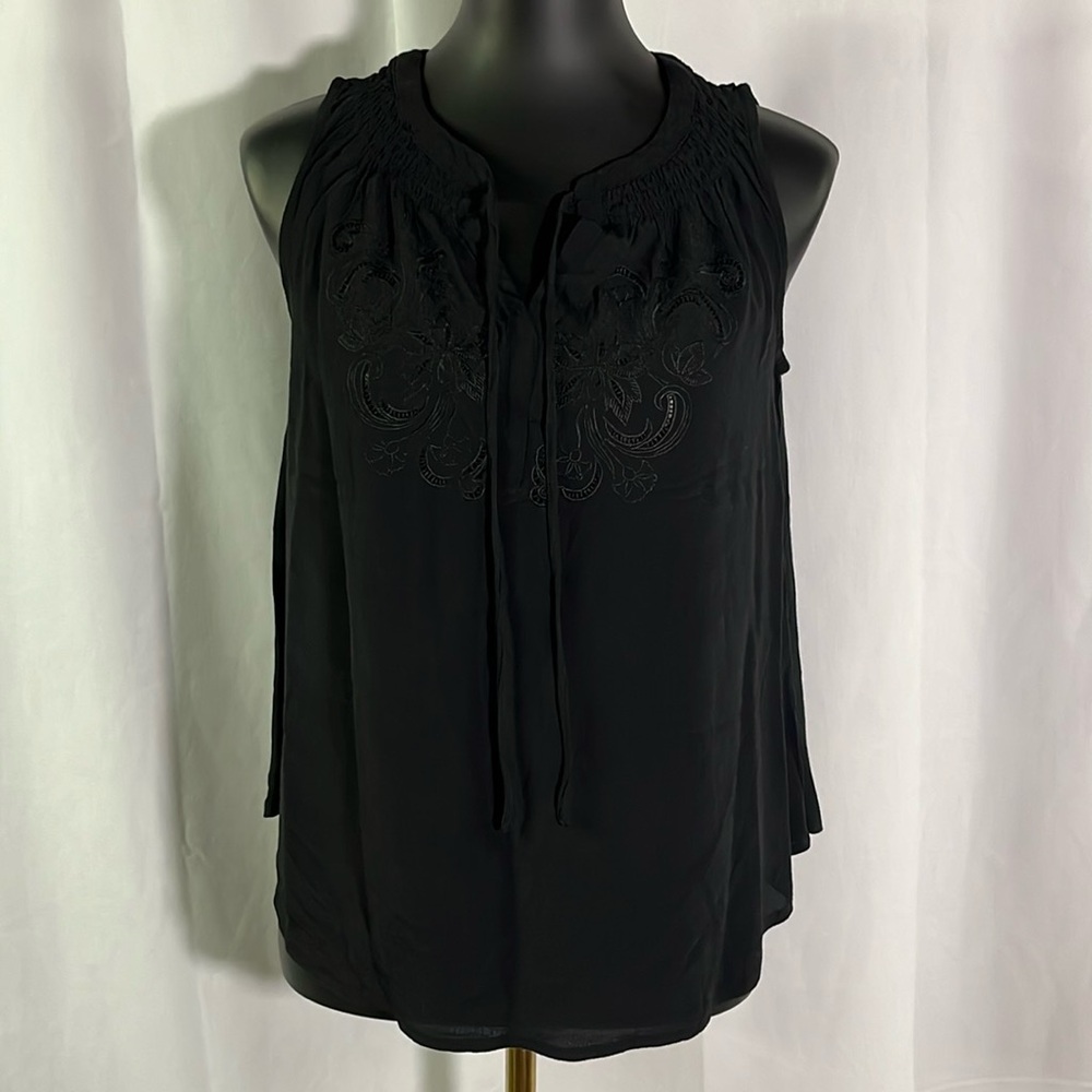 NWT Cupcakes and Cashmere Black Embroidered Sleeveless Split Neck Blouse